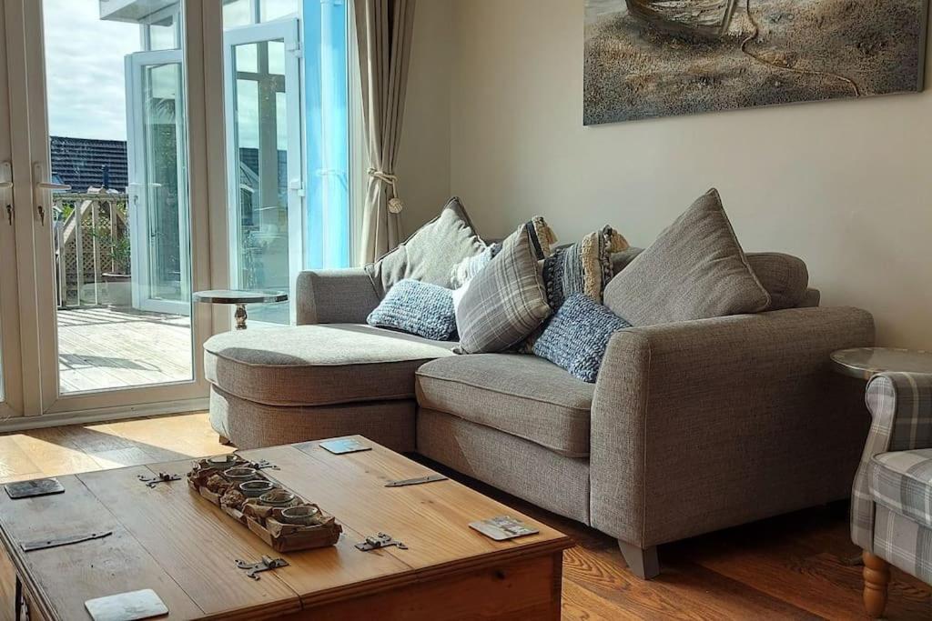 Sea Crest, Beautiful Home In Tenby With Sea Views Экстерьер фото